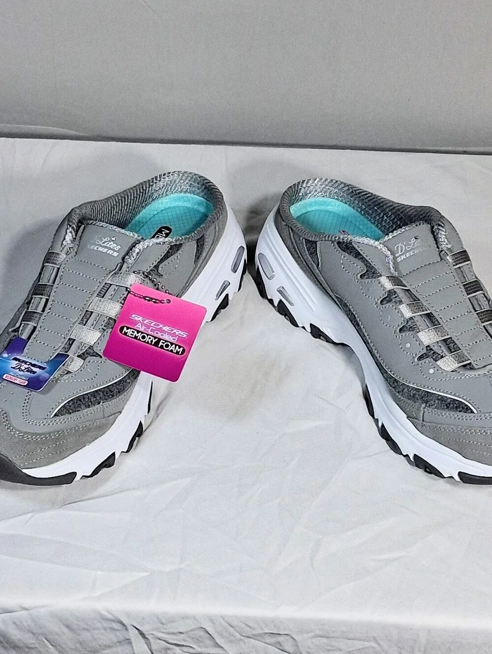 Women's Sporty Grey & White Skechers Size 11 D'Lites NWT Air Cooled Memory Foam